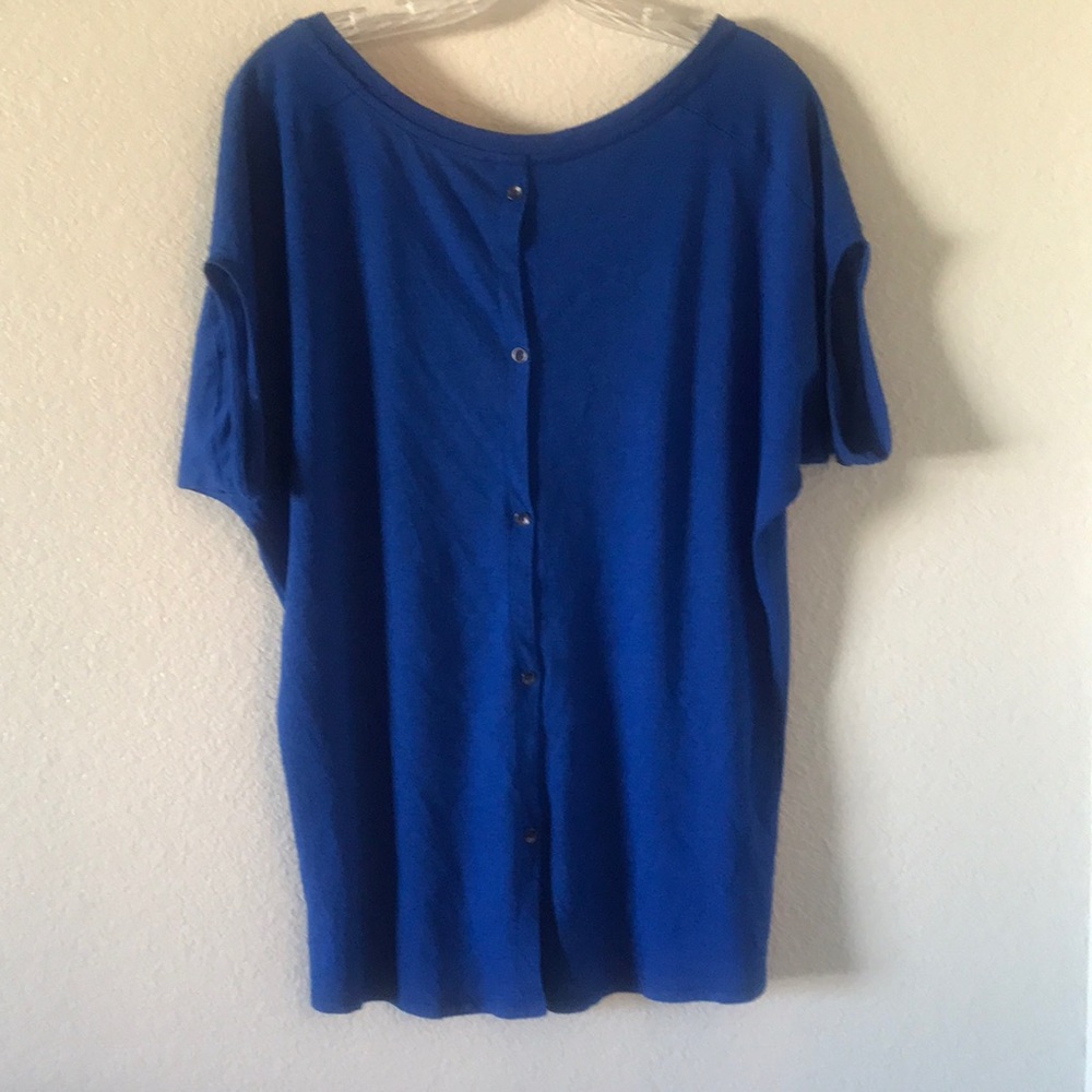 Express Blue Button Back Top - Picture 3 of 4